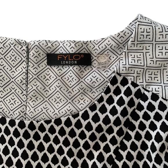 Fylo Tunic Top Geo Pattern Short Sleeves Sz XL - Picture 4 of 9